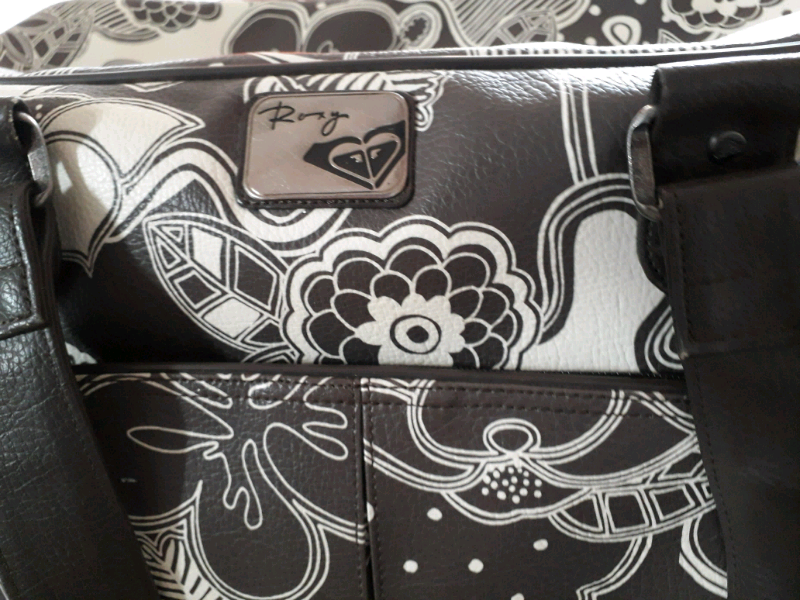 roxy holdalls with wheels
